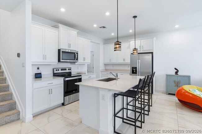 Building Photo - 14131 SW Thorens Dr