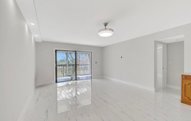 Building Photo - 7240 Huntington Ln