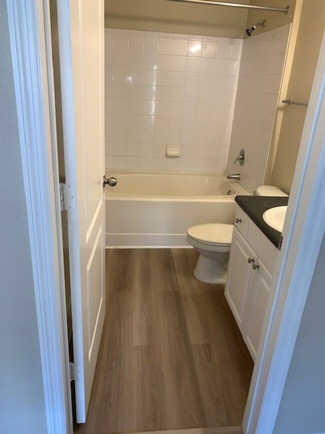 Building Photo - Beautiful condominium for Rent