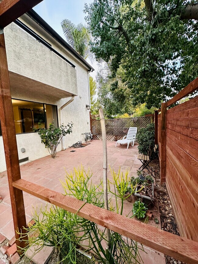 View of private front yard patio - 5303 Alhama Dr