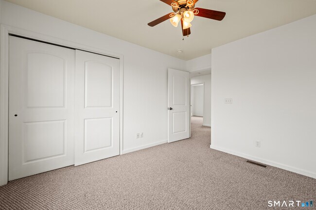 Building Photo - 5 Rolling Hills Dr