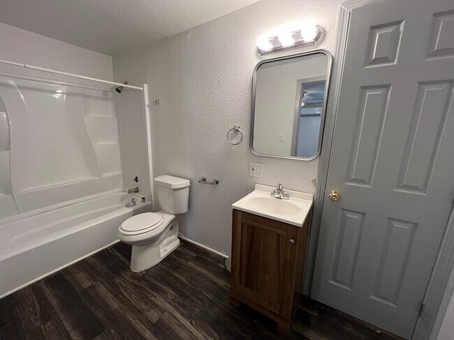 Bath 2 - 610 Williams St