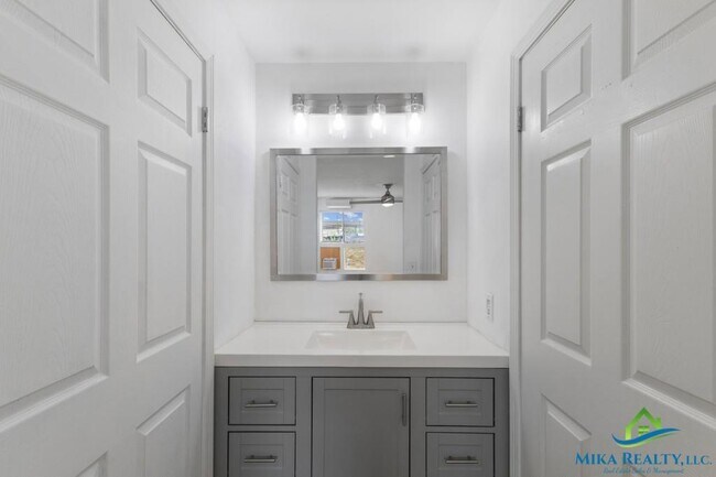 Building Photo - 94-510 Lumiaina St #J101