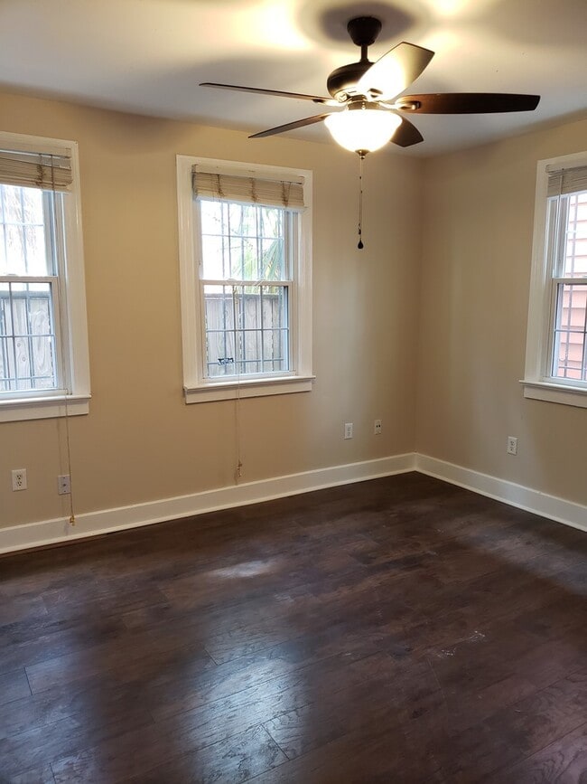 Building Photo - 4 Bedroom - 2 Bath - Great Location