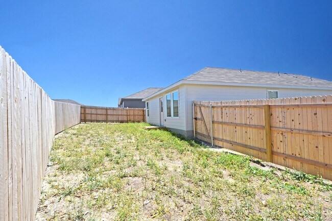 Building Photo - 1517 Hummock Steep
