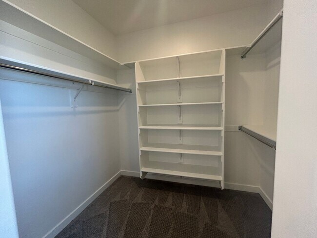 Building Photo - 3 Bedroom 2 Bathroom -Upstairs Apartment-Saddlebrook Dr. Santaquin