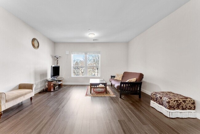 Building Photo - 999 Hancock St