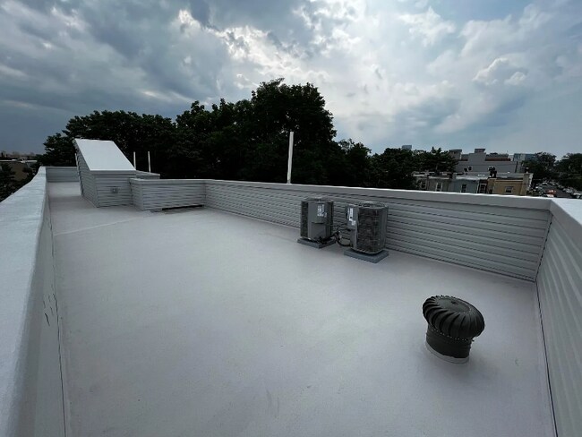 Building Photo - 719 N 35th St