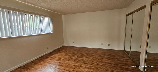 Building Photo - Creekridge Villas Single Story Condo in Ga...