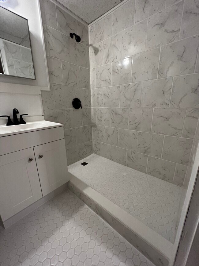 Building Photo - 44 Leonard Ave