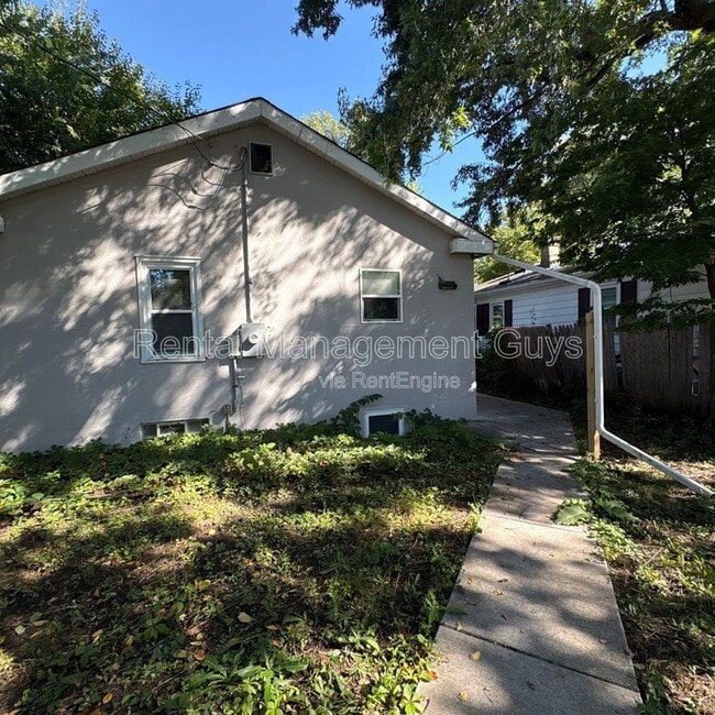 Building Photo - 3825 Noble Ave N