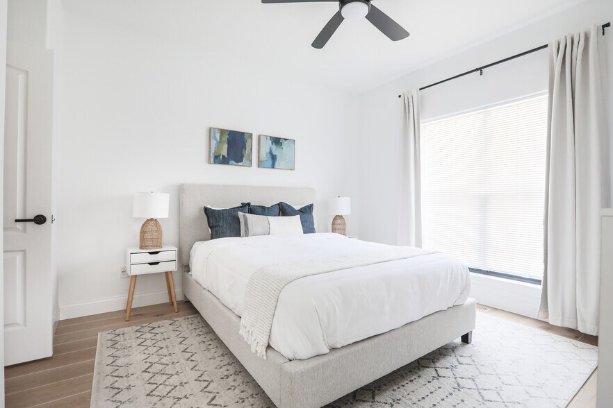 Building Photo - 2010 Merlin Dr