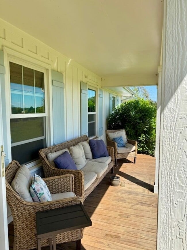 Building Photo - Charming 3BR House in Madisonville