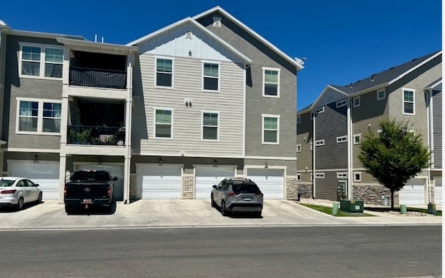 Primary Photo - 3 bed 2 bath condo for rent in Saratoga Sp...