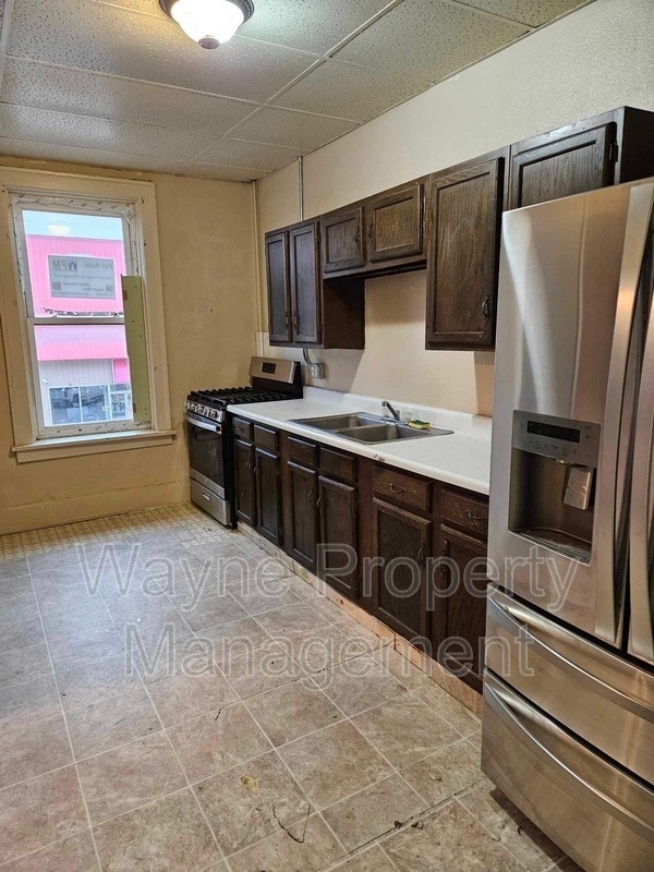 Building Photo - 546 2nd St