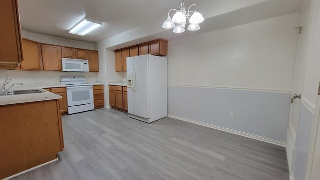 Building Photo - Willow Springs Condo