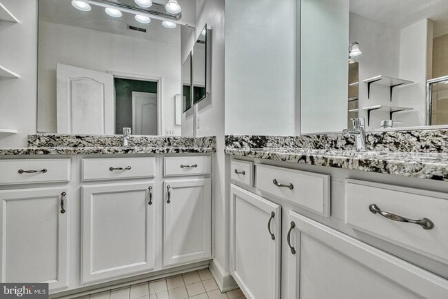 Building Photo - 3275 Amazon Ln