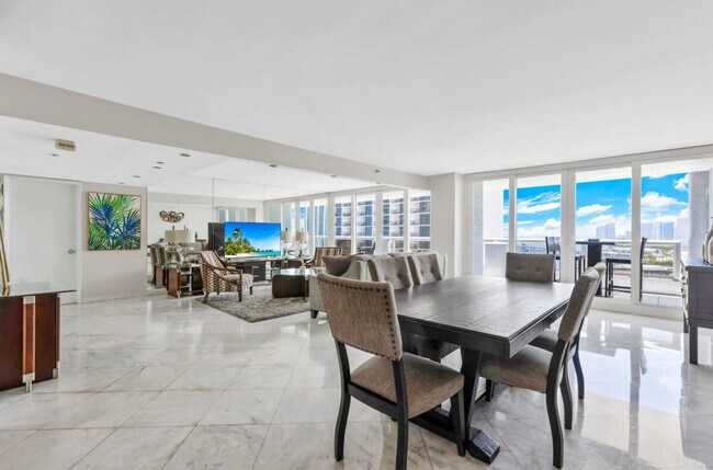 Building Photo - 1717 N Bayshore Dr