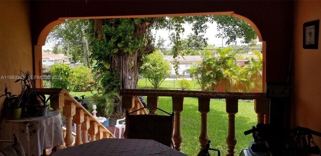 Building Photo - 2787 SW 34th Ct