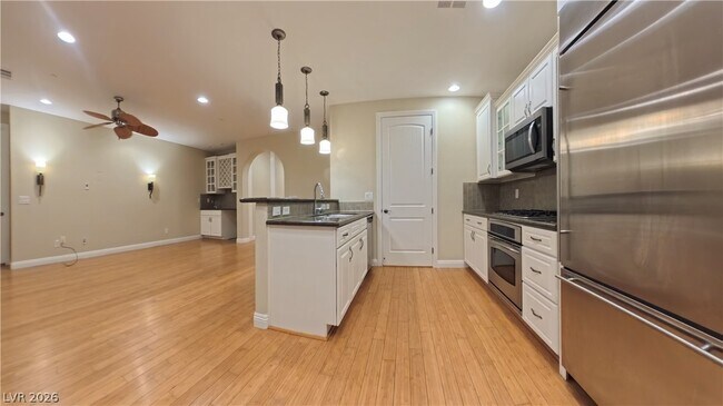Building Photo - 1274 Calcione Dr