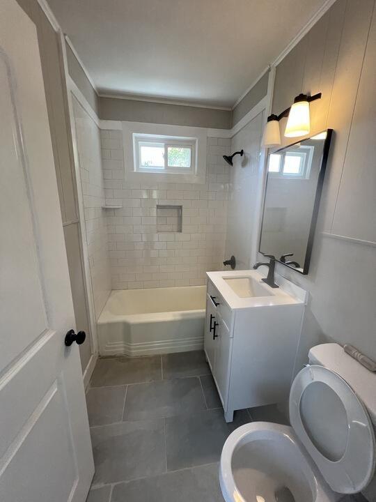 Building Photo - 327 Meridian Ave