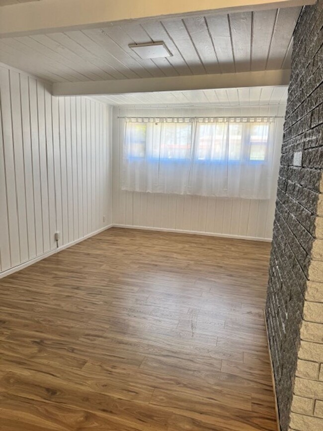 Building Photo - Beautiful West Redding Home with $200 Move...