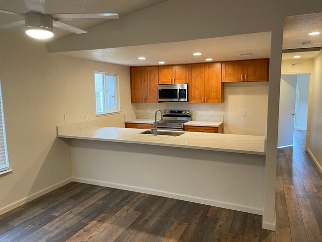 Building Photo - REMODELED DUPLEX CLOSE TO DOWNTOWN IN S. N...