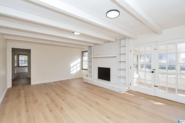 Building Photo - 3338 Crescent Dr