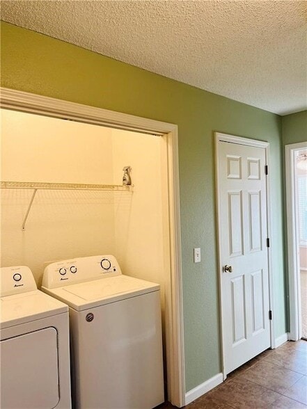 Building Photo - 1160 S Jasmine Ln