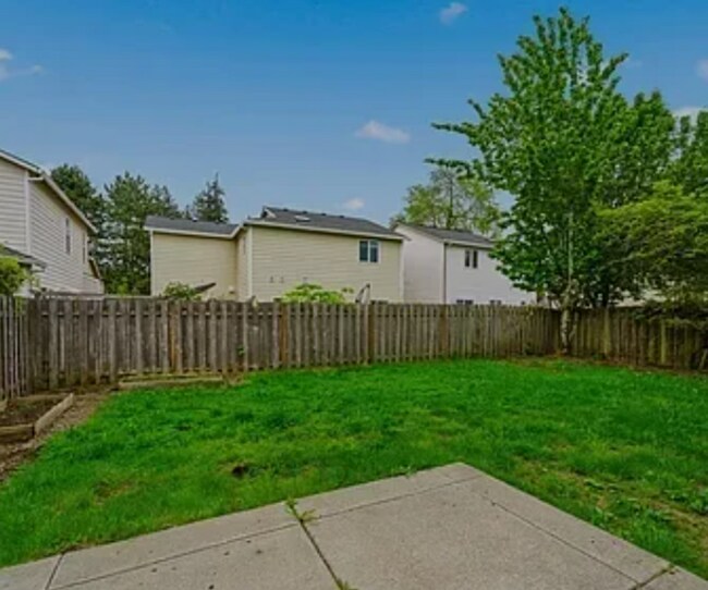 Building Photo - Camas 4 Bedroom Home with Central AC, Fireplace & Fenced Yard Near Downtown!
