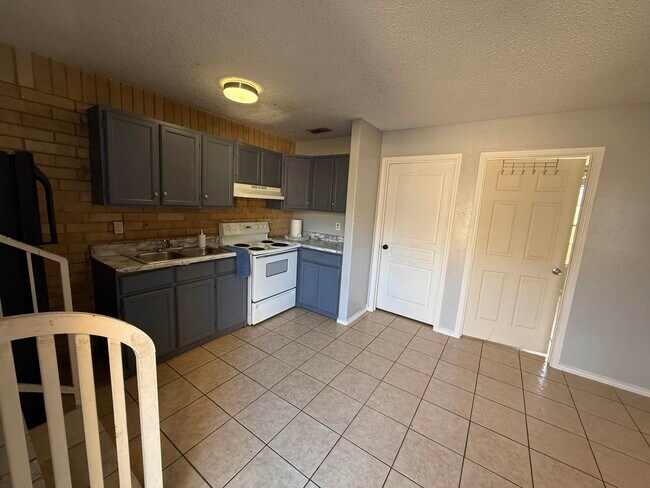 Building Photo - 311 Soria Dr