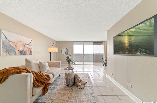 Building Photo - 7039 San Pedro Ave