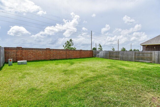 Building Photo - 3024 Myrtle Sunset Dr