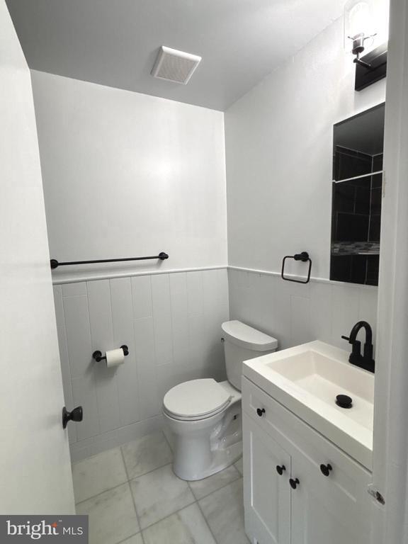 Building Photo - 822 South Ave