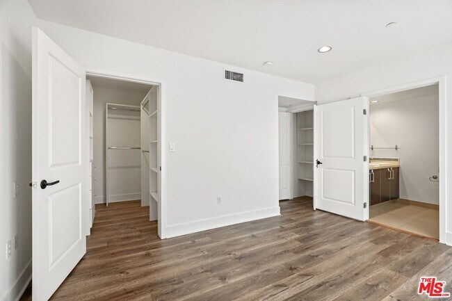 Building Photo - 1234 Armacost Ave