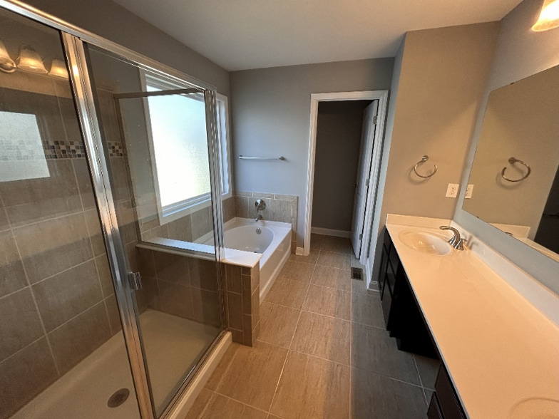 Building Photo - 427 Rockcrest Way