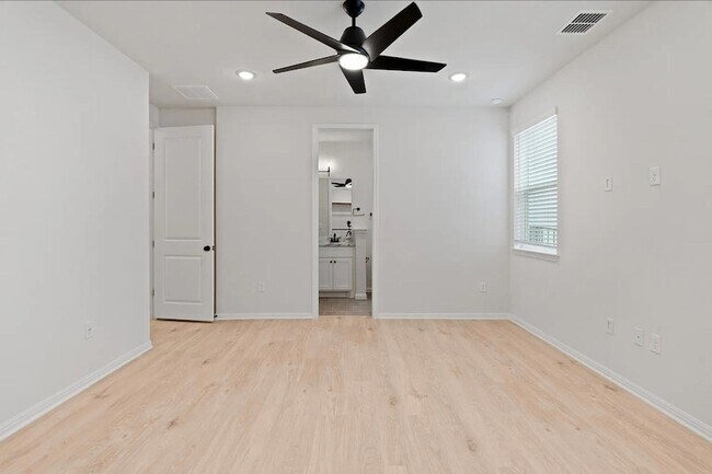 Building Photo - 1612 Kit Cir