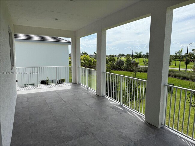 Building Photo - 14814 Wildwood Cir