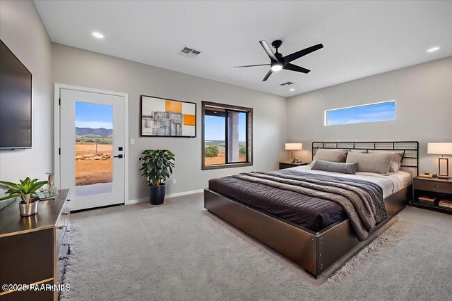 Building Photo - 320 S Hoss Rd