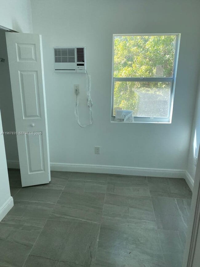 Building Photo - 4023 SW 19th St