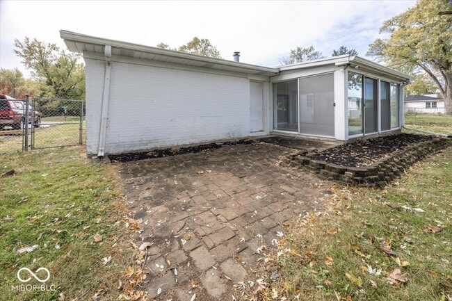 Building Photo - 130 Carmel View Dr