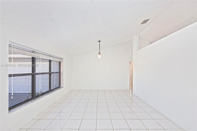 Building Photo - 5402 NW Emblem St