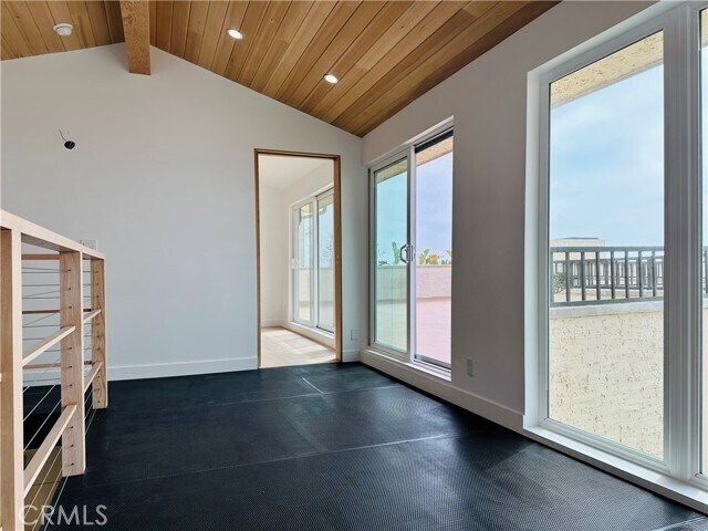 Building Photo - 555 Esplanade