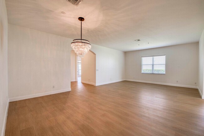 Building Photo - 172 Manor Cir
