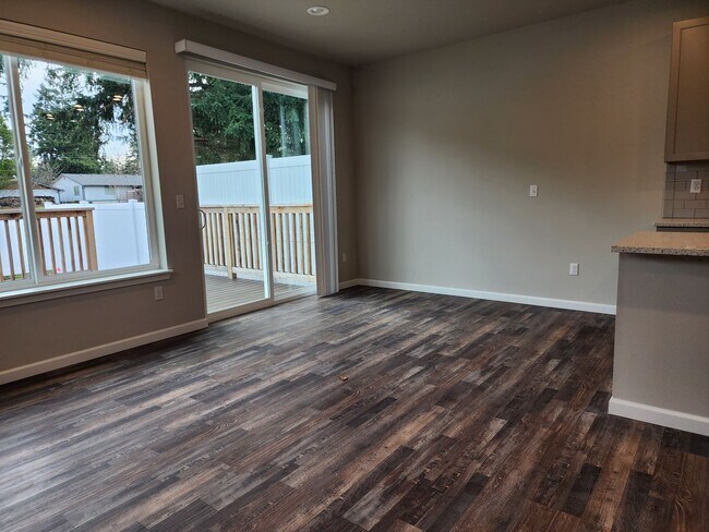 Building Photo - 15603 View Dr Ct SE