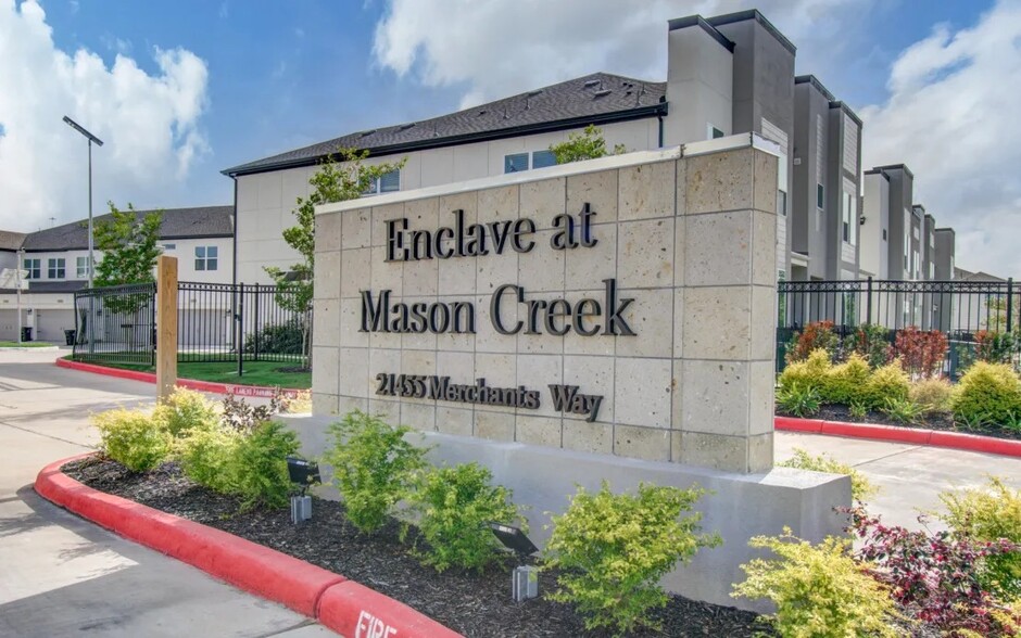 Community Entrance - Enclave at Mason Creek