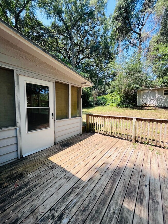 Building Photo - 3 BR/ 2 BA home located in Killearn Acres!