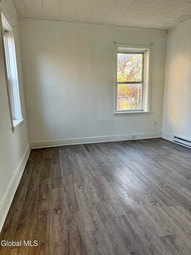 Building Photo - 290 2nd Ave