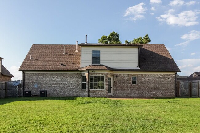 Building Photo - 3167 Pinetree Loop N