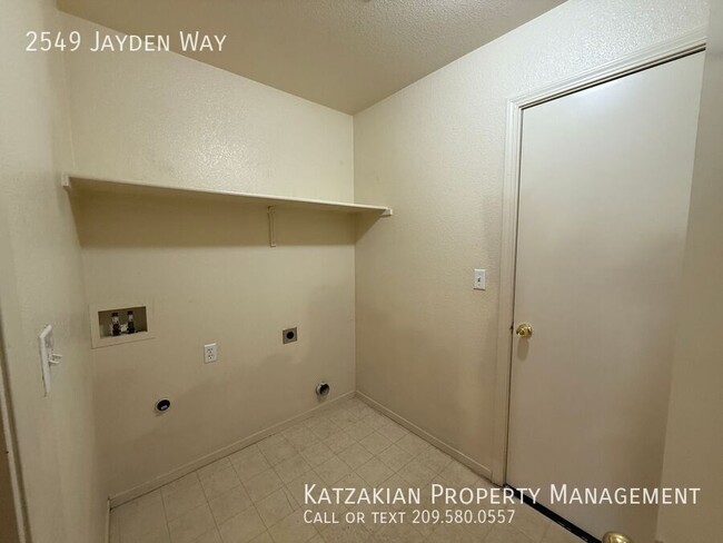 Building Photo - Single-Story 3-Bedroom 2-Bath North Stockt...